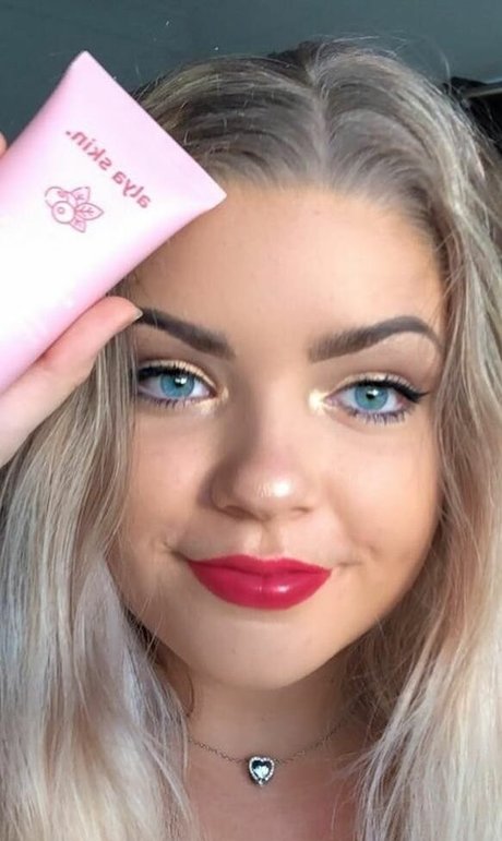 Naomi grace Robinson model hot picture