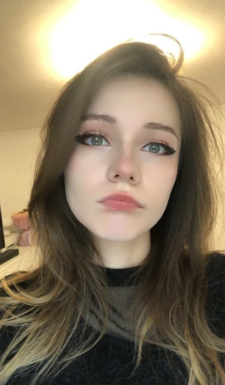 angejla high quality actress photo