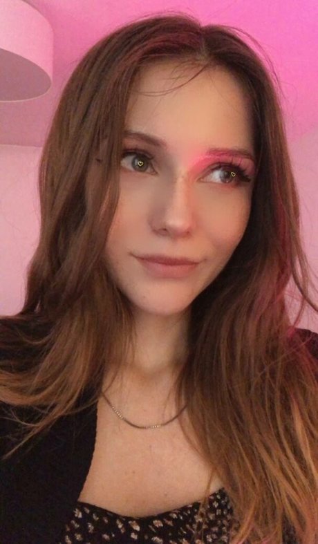 angejla star beautiful image