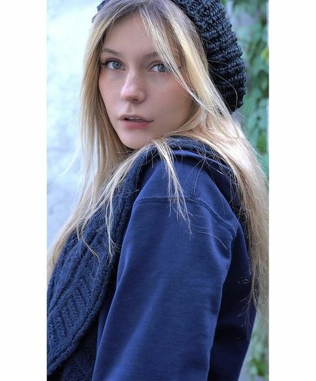 angejla star naked img