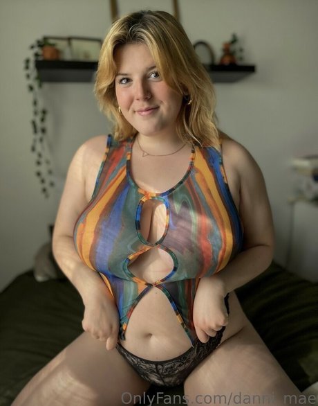 danni mae nude actress photo