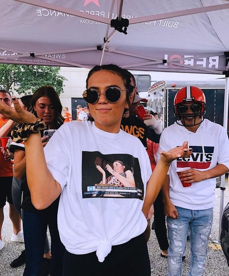 Taylor Horner pretty actress pic