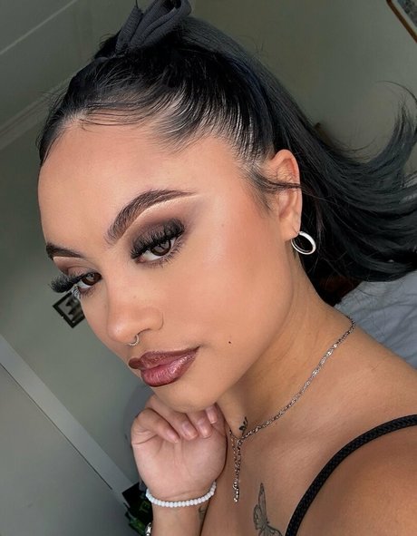 taylaraywhite model high quality photo