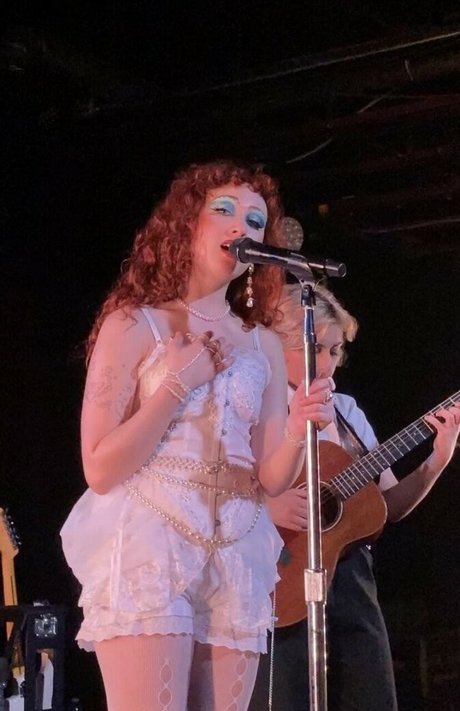 Chappell Roan nice actress galleries