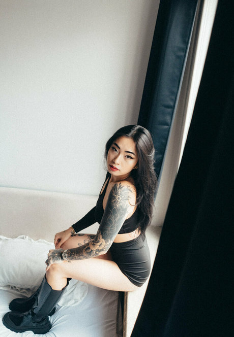 asianiina free model galleries