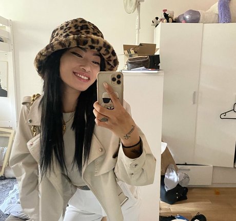 asianiina model hd photo