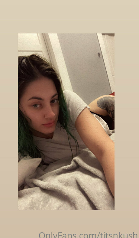 TitsNkush star xxx pics