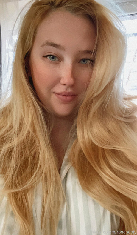 ronebooty model erotic gallery