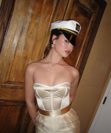 Bella Podaras exclusive star pics