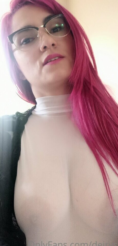 deirys pornographic model pic