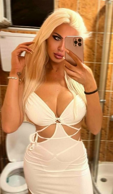 andreatsbarbie sexy model img