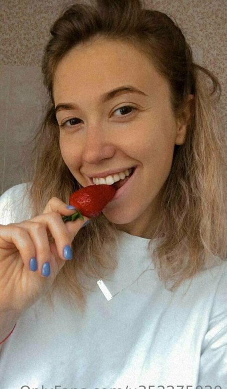 emilly xo naked pornstar image