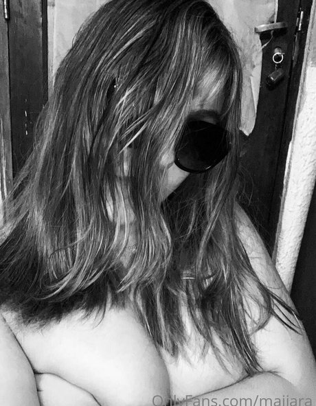 maiiara pornstar naked photo
