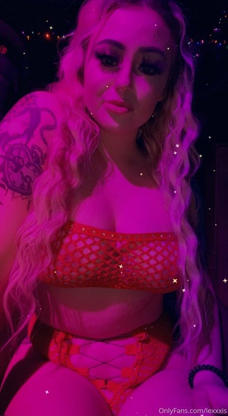 lexxxis nude model pic
