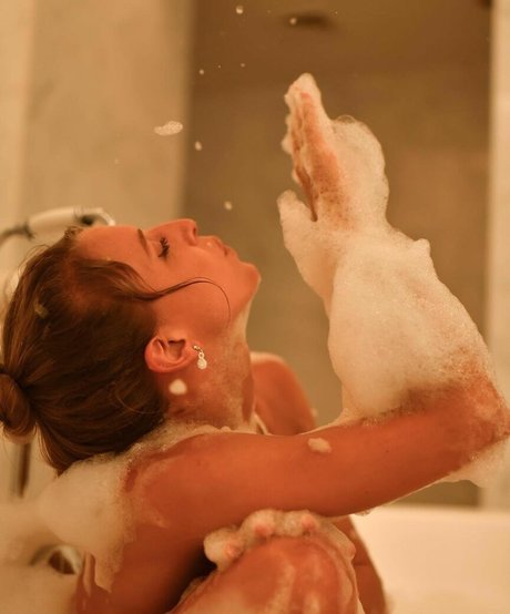 Luciana Burkle beautiful model images