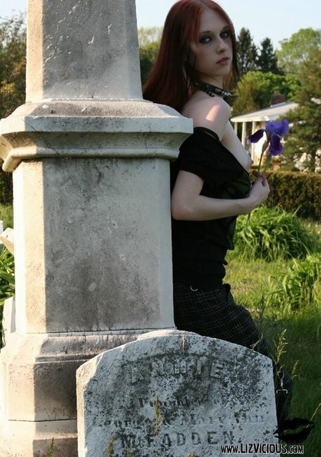 Liz Vicious Profile pic