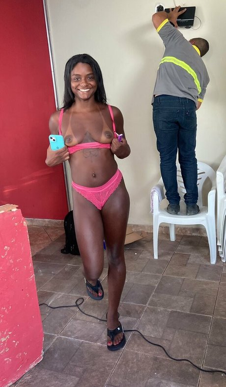 Trisalfitrj21 model sexy image