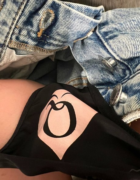 HotWifeHeidi model adult images