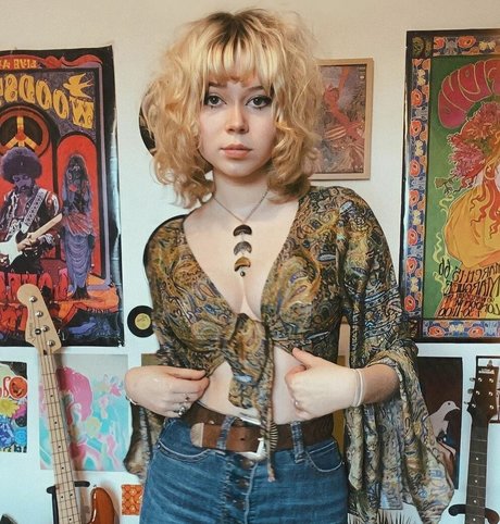 Issy Allen art actress image