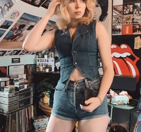 Issy Allen pornstar pretty photo