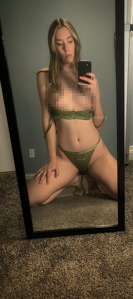 Goddess Ally Etana pornographic model pictures