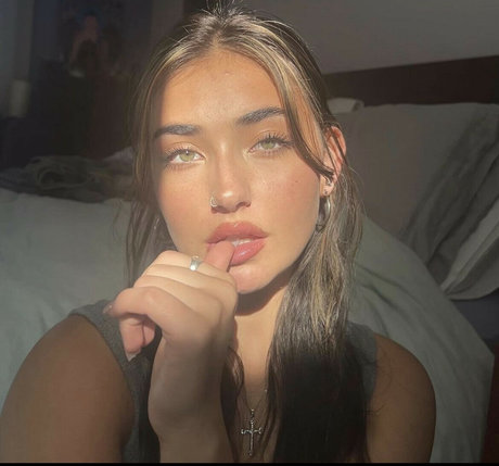 Sofia Bonjardim best model img