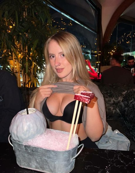 nightivy erotic pornstar image