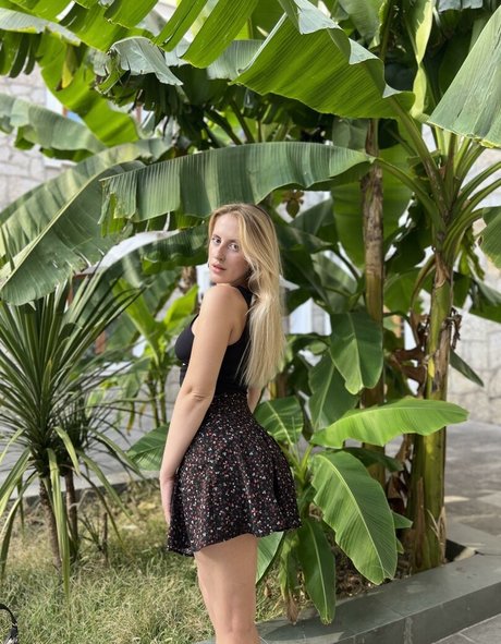 nightivy pretty actress picture