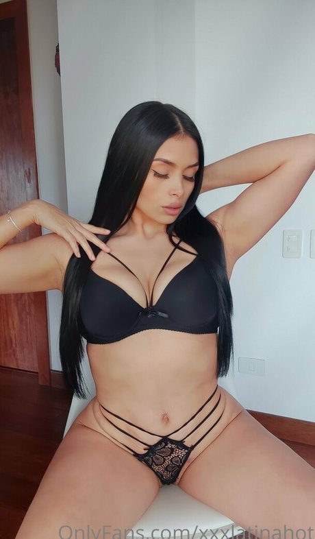xxxlatinahot top model image