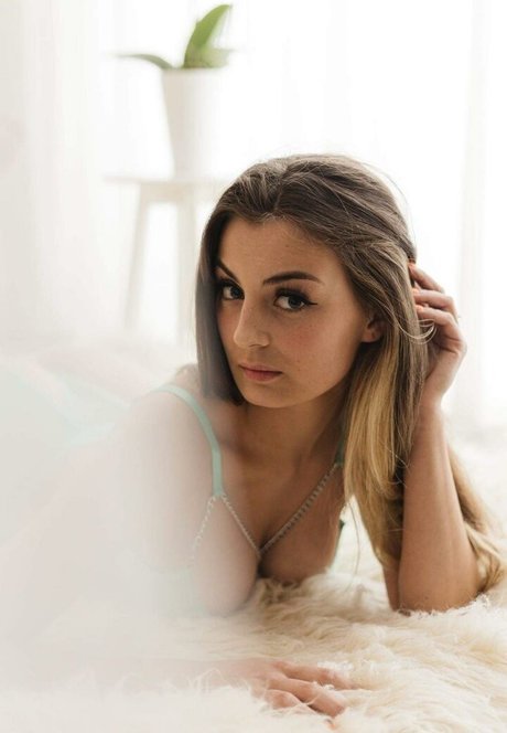 Ariia21 sex actress picture