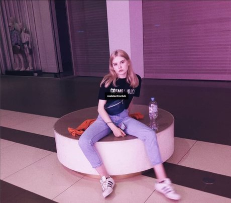 Porn Force best model img