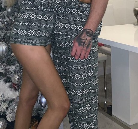 Faylee Oxenham sexy star pics