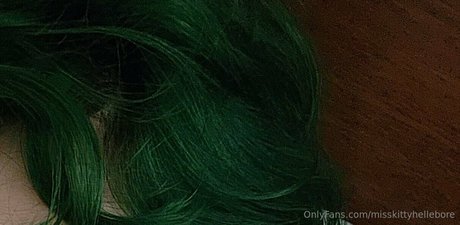 misskittyhellebore model art img