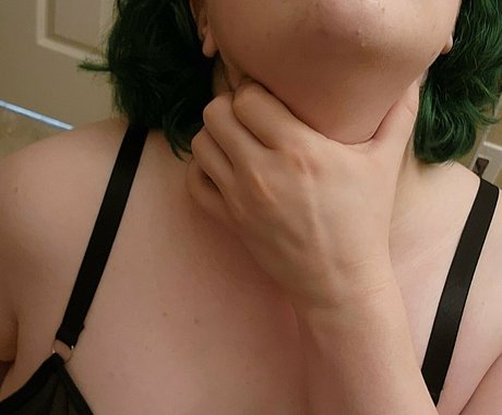 misskittyhellebore pretty star img