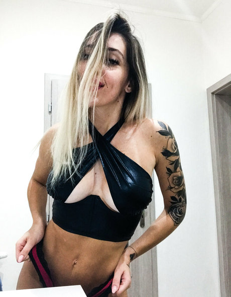 fitnessblondiefree erotic pornstar pictures