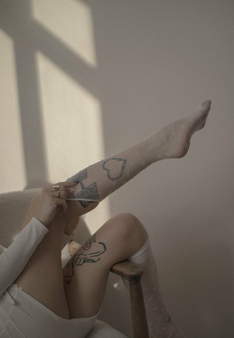 disimaria exclusive model image