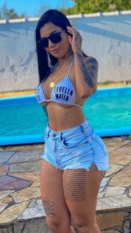 Carol Mourah naked model picture