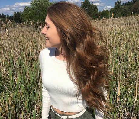 Brenna Winters beautiful model pic