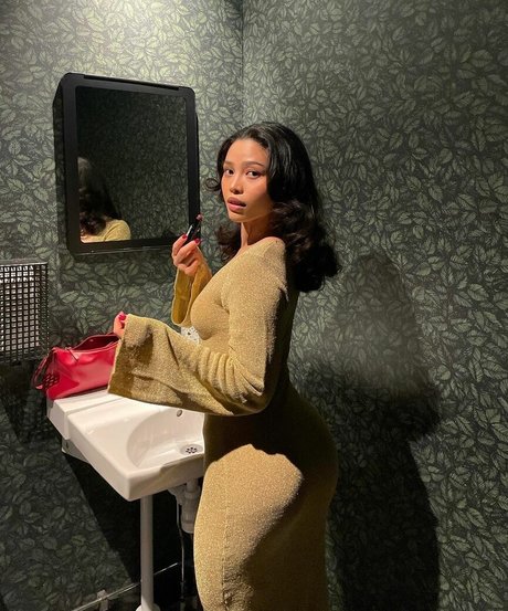 Aethyu hot model galleries