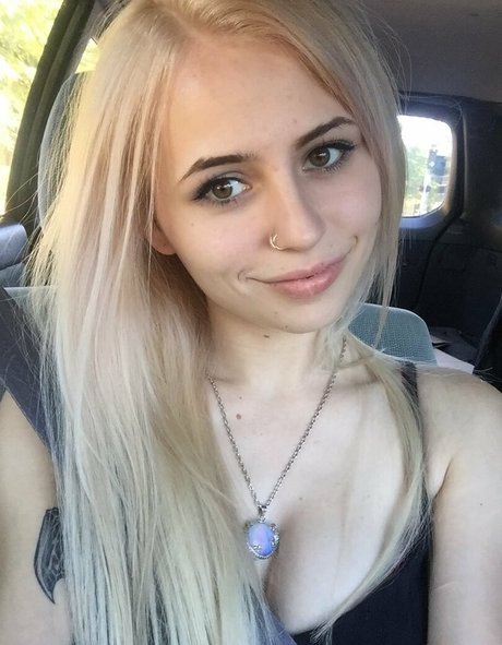 YungMallory pretty actress photos