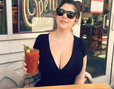 Emily Helen Barry nude star galleries