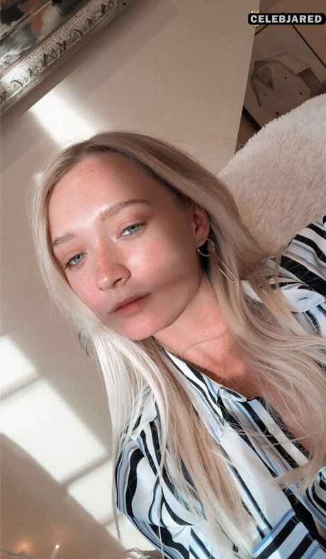 Zola Bzdek xxx actress photos