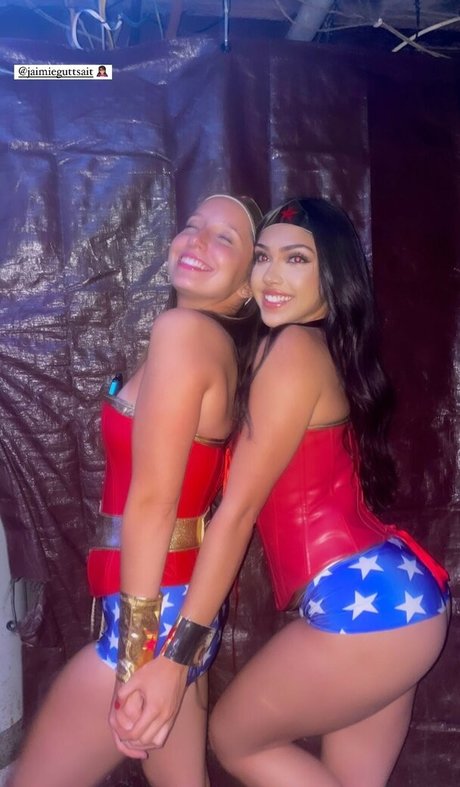 Yalibarel naked model image