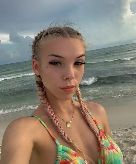 Itslovelyava perfect pornstar galleries