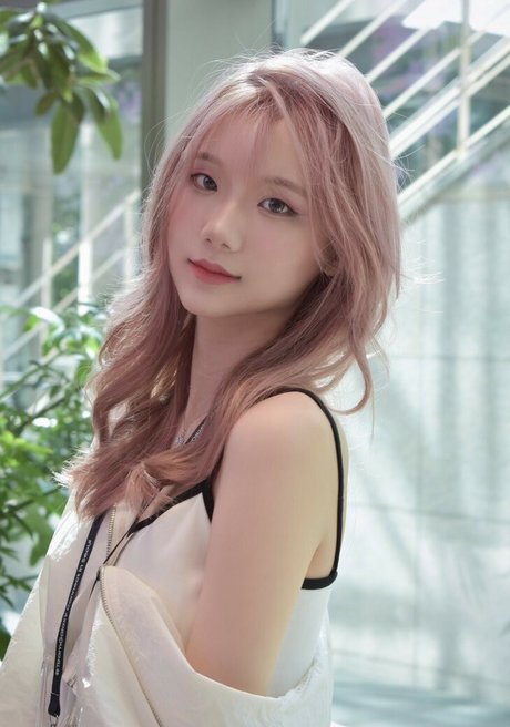 Spicyuuu model nude picture