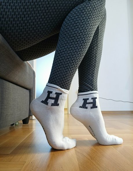 tallgirlwithfeets star nudes image