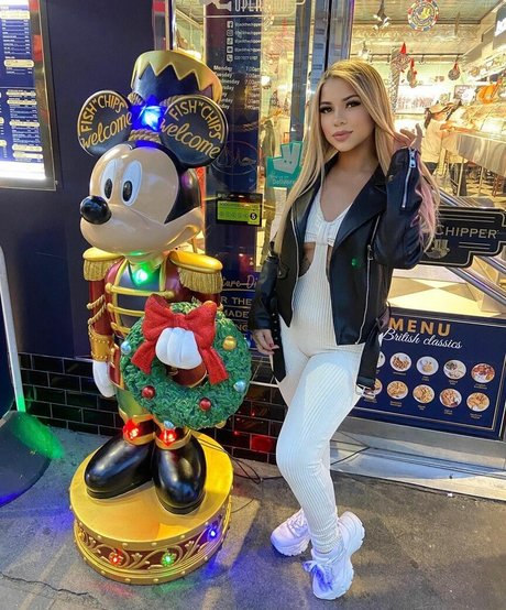 Rafaela Nakamura pretty star gallery