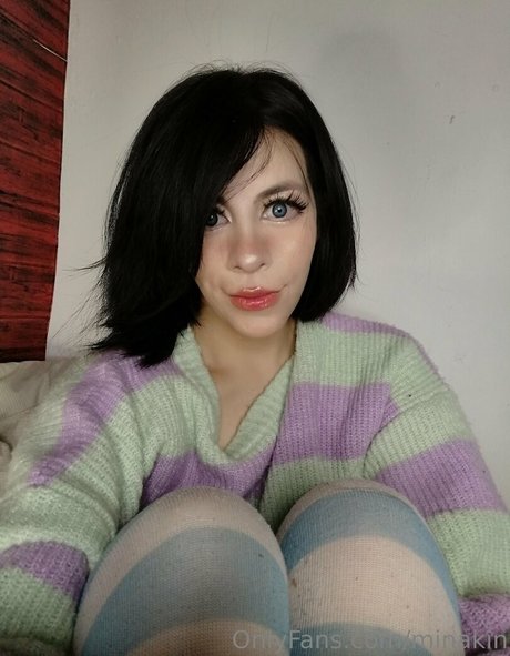 minakin model adult img