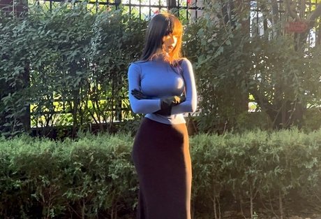 Daturakisses model perfect pictures