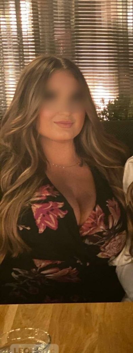 Karina BBW model adult pic